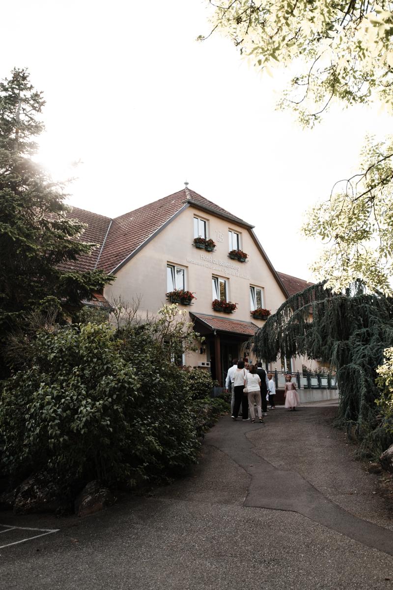 La façade de l'Hôtel du Bollenberg à Westhalten, dans le vignoble du Haut-Rhin
